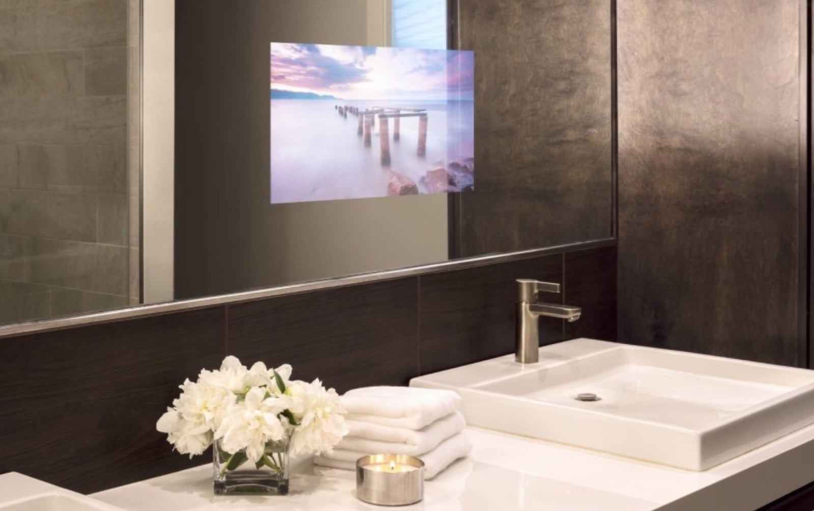 Séura vanity TV mirror